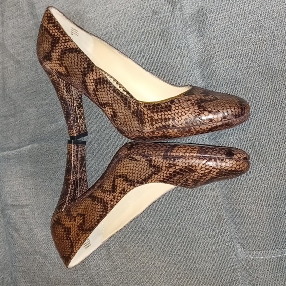 Oscar de la Renta snakeskin heels, sz 8, like new, never worn - Picture 3 of 7